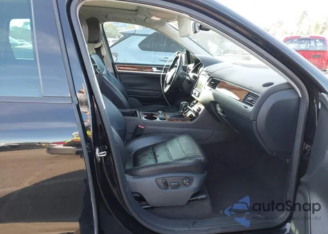 2011 Volkswagen Touareg Vr6 Lux z USA, uszkodzony, nr VIN WVGFF9BP0BD005925